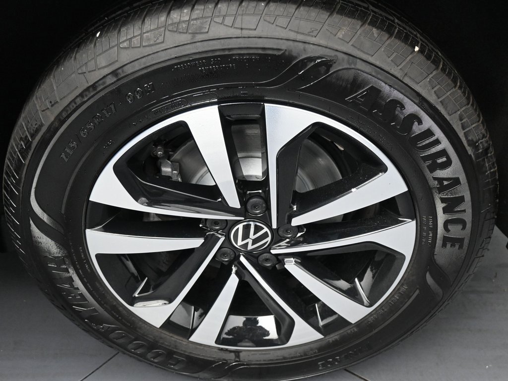 Used 2024 Volkswagen Tiguan S image 44