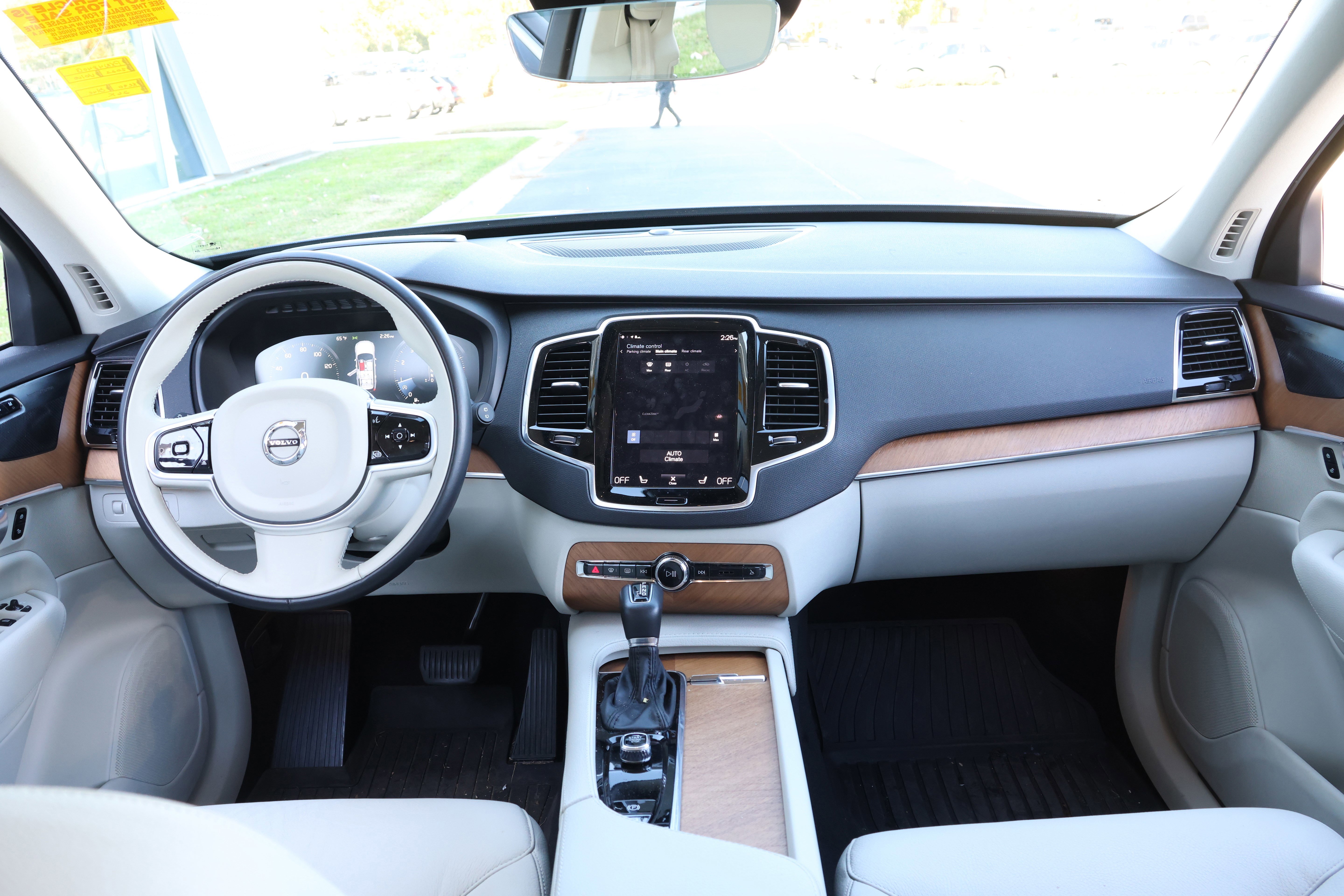 Used 2022 Volvo XC90 T6 Momentum w/ Advanced Package image 16