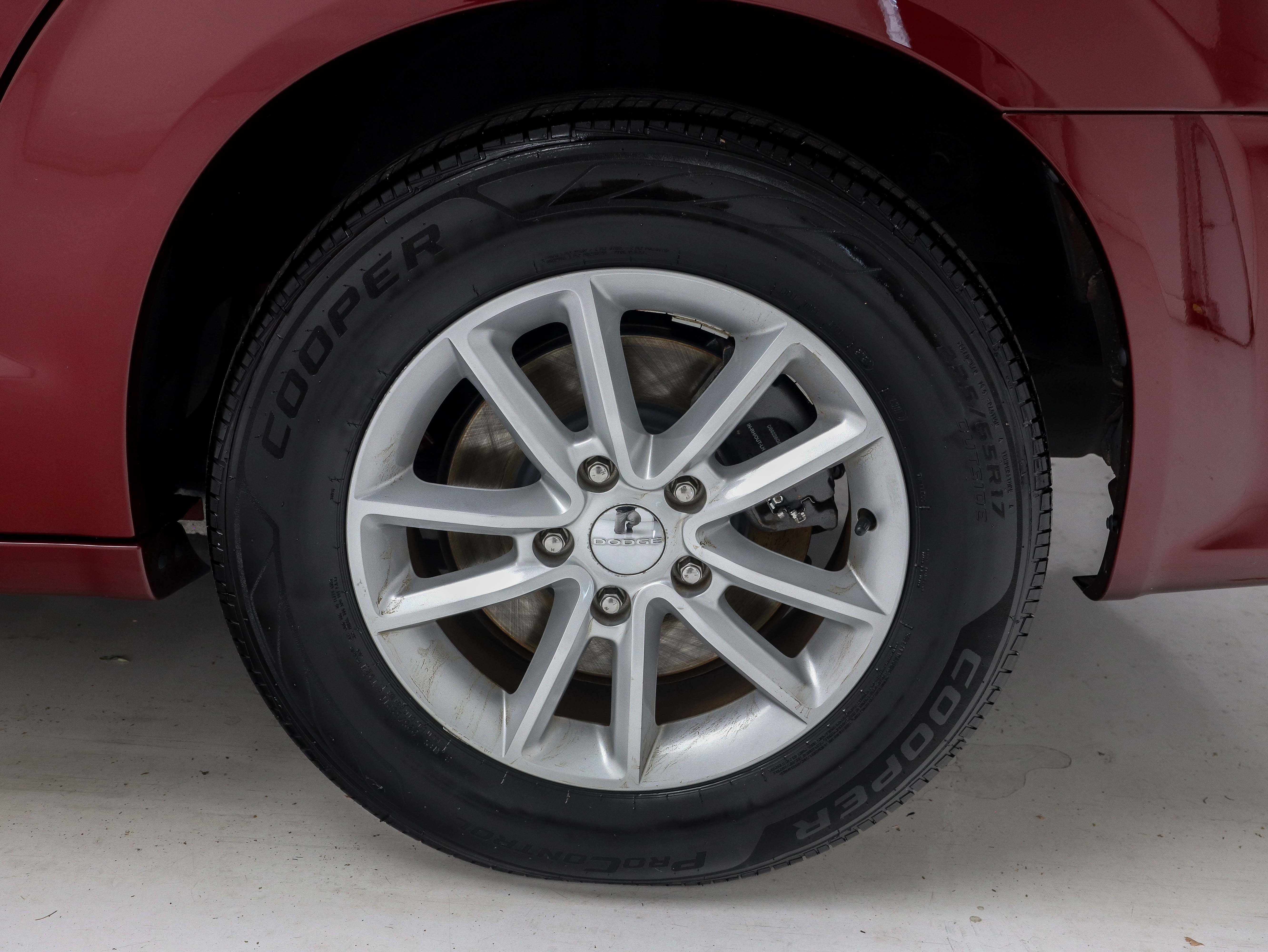 Used 2018 Dodge Grand Caravan SXT FWD image 32