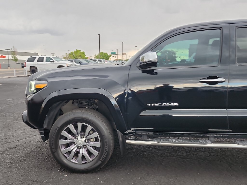 Used 2022 Toyota Tacoma Limited AWD/4WD image 10