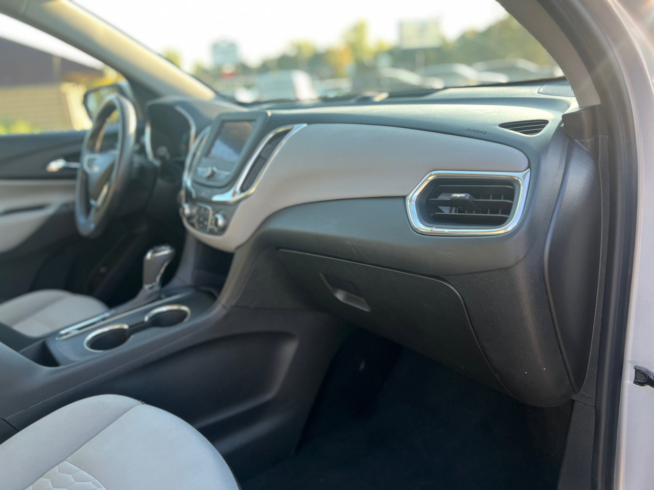 Used 2020 Chevrolet Equinox LT w/ Driver Convenience Package image 40