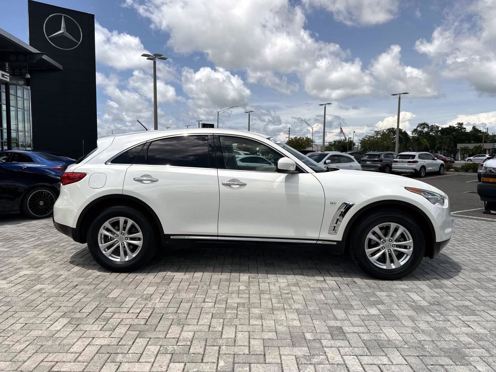 Used 2017 INFINITI QX70 2WD image 7