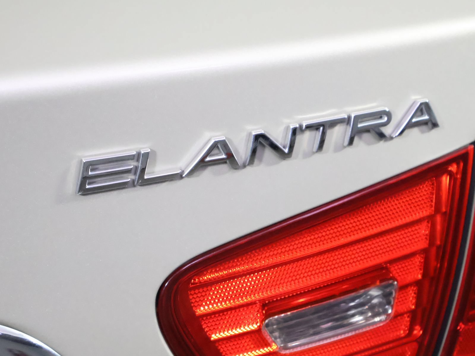 Used 2010 Hyundai Elantra GLS w/ Sunroof Pkg 3 FWD image 10