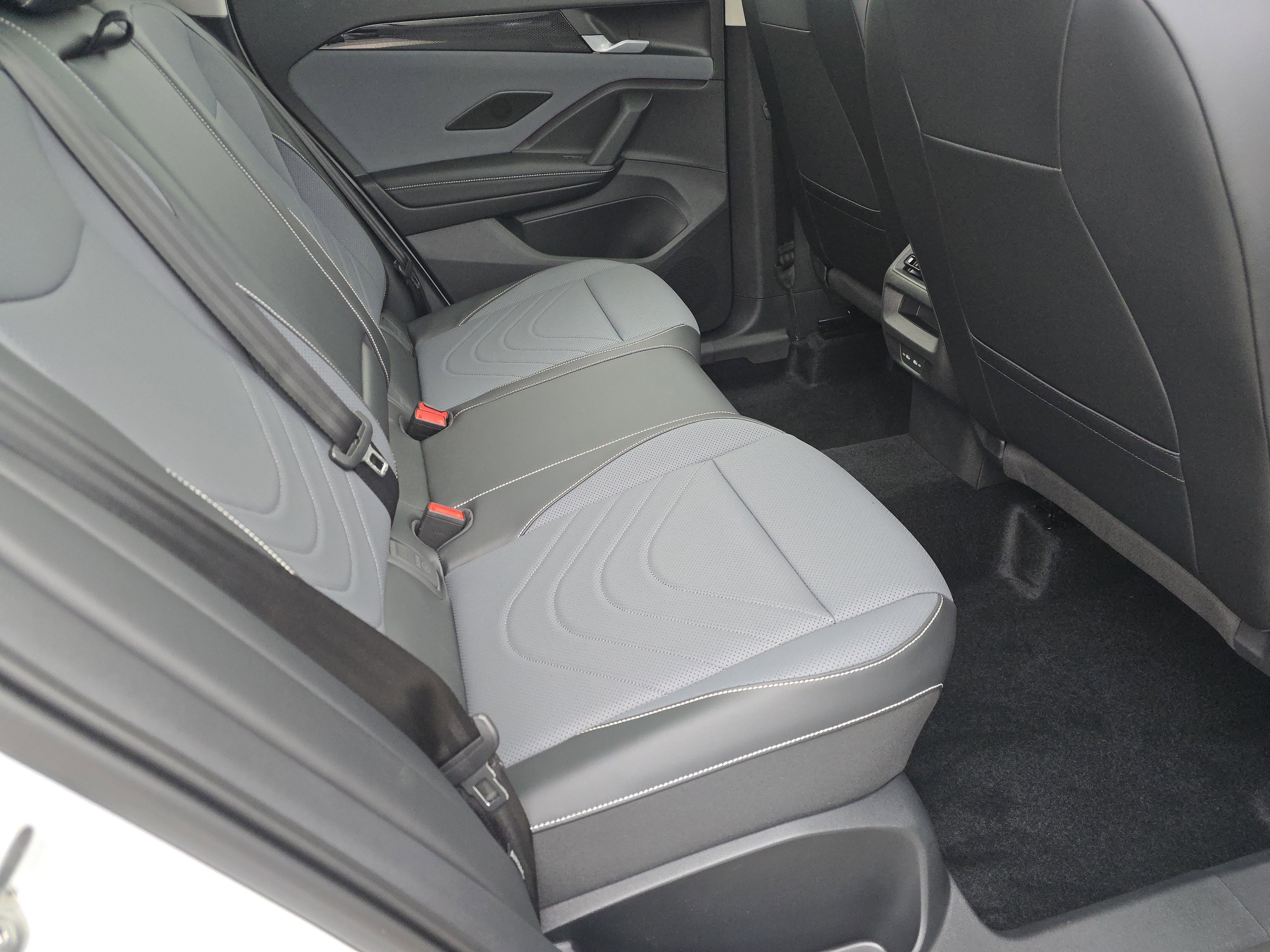 New 2026 Volkswagen Tiguan SE image 16