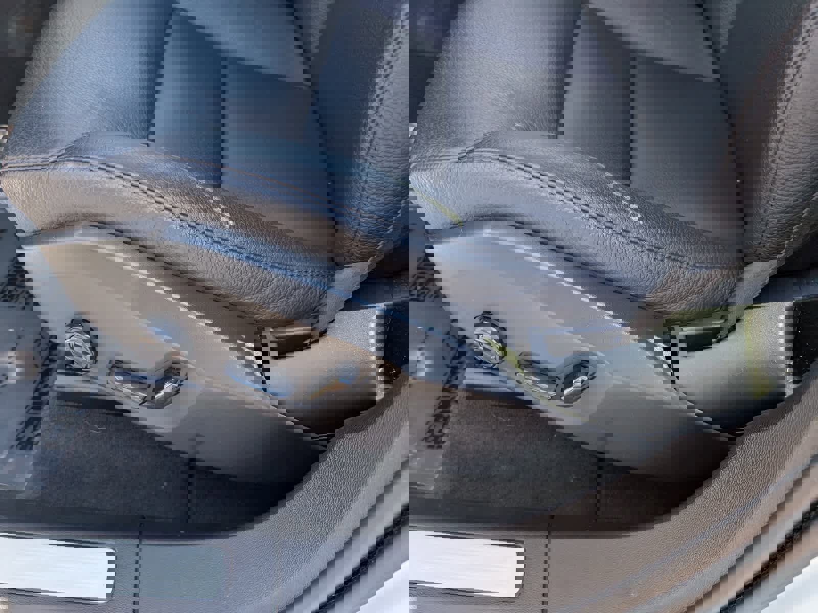 Used 2023 Volvo XC60 B5 Plus image 20