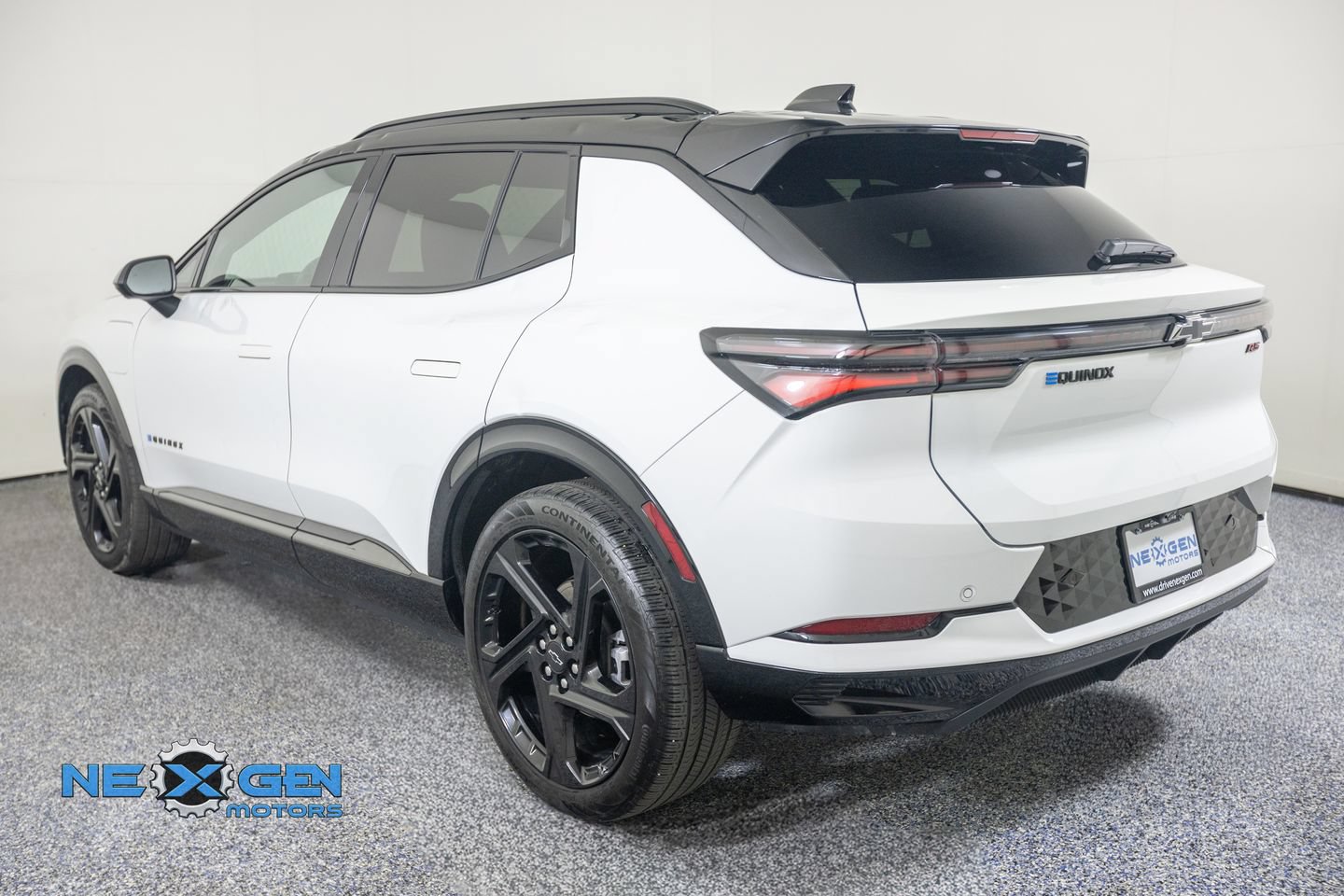 Used 2024 Chevrolet Equinox EV RS FWD image 6