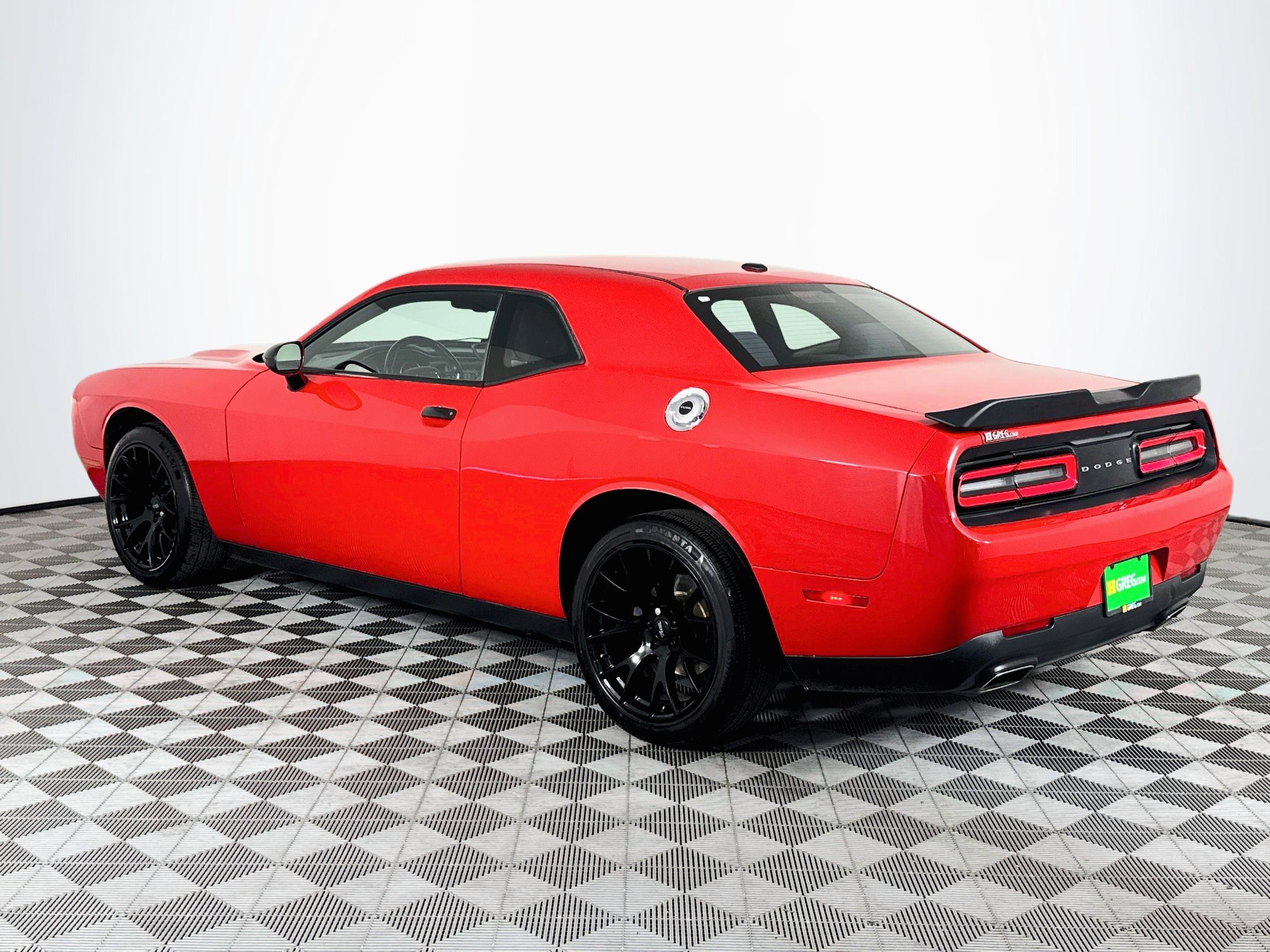 Used 2016 Dodge Challenger SXT RWD image 6