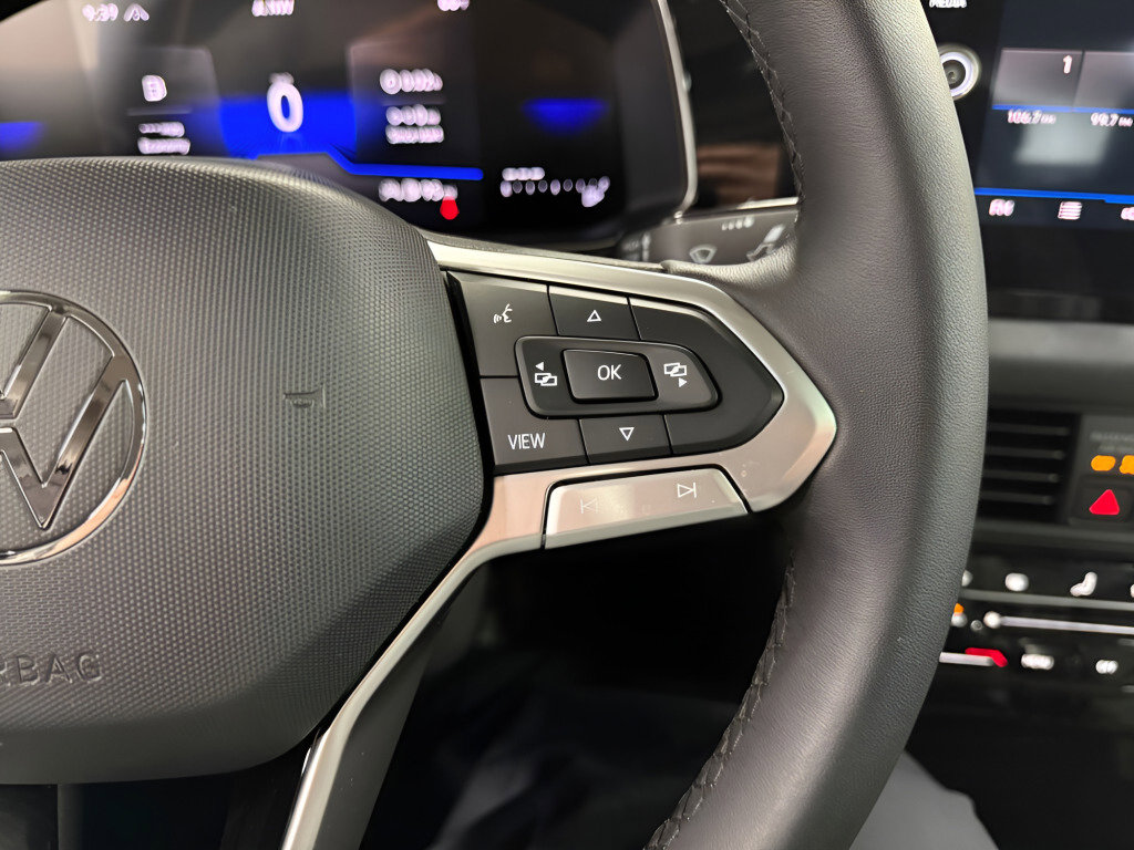 Certified 2025 Volkswagen Jetta SE image 12