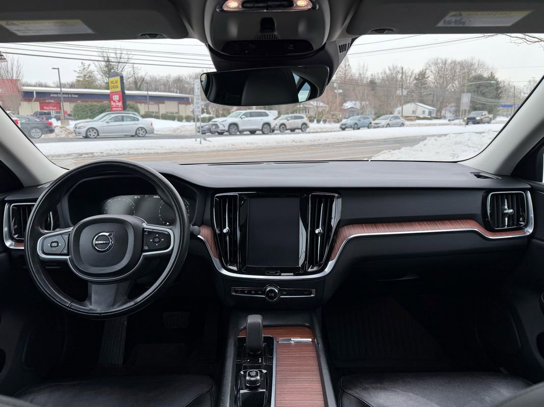 Used 2022 Volvo S60 B5 Momentum w/ Climate Package image 11