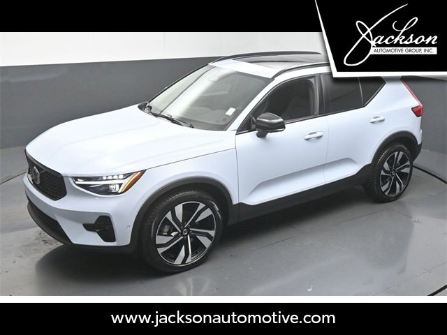Used 2025 Volvo XC40 B5 Plus w/ Protection Package Premier image 45