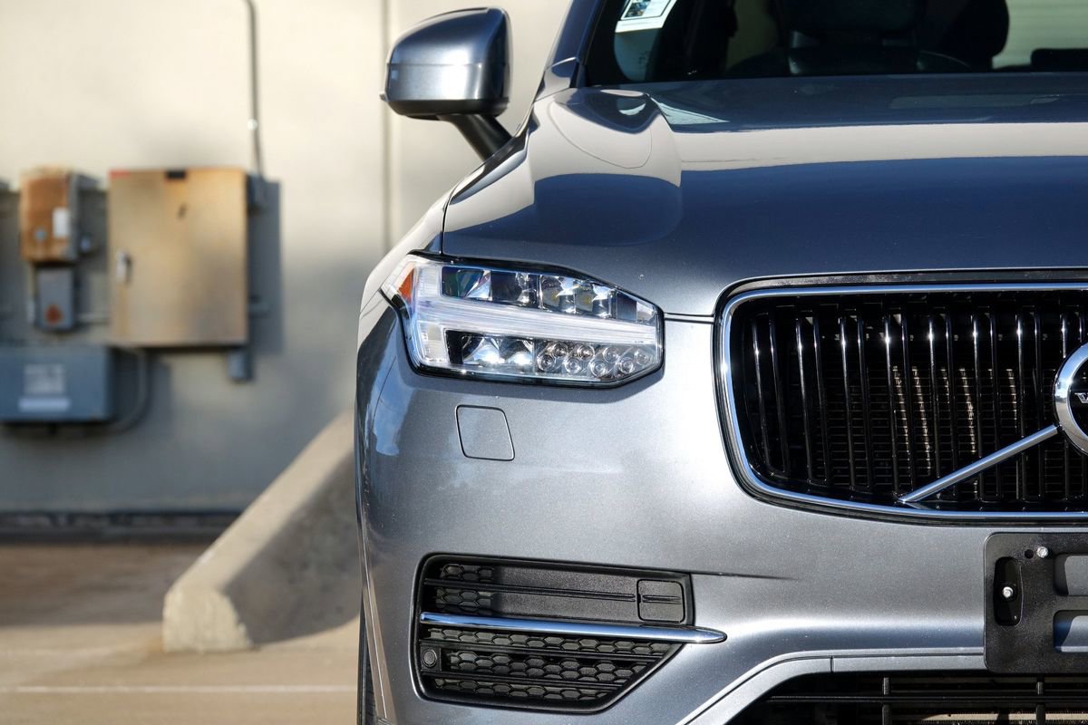 Used 2016 Volvo XC90 T6 Momentum w/ Momentum Plus Package AWD/4WD image 19