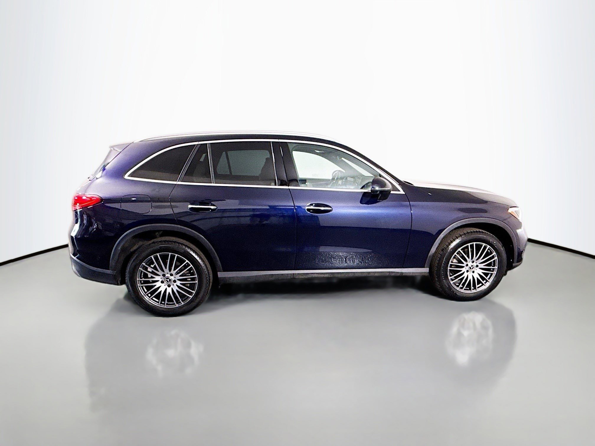 Used 2023 Mercedes-Benz GLC 300 4MATIC w/ Exclusive Trim Package image 11