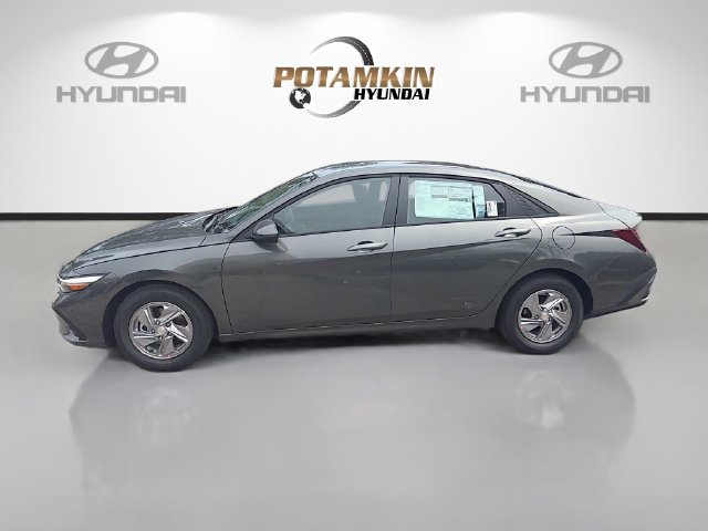 New 2026 Hyundai Elantra SE FWD image 8