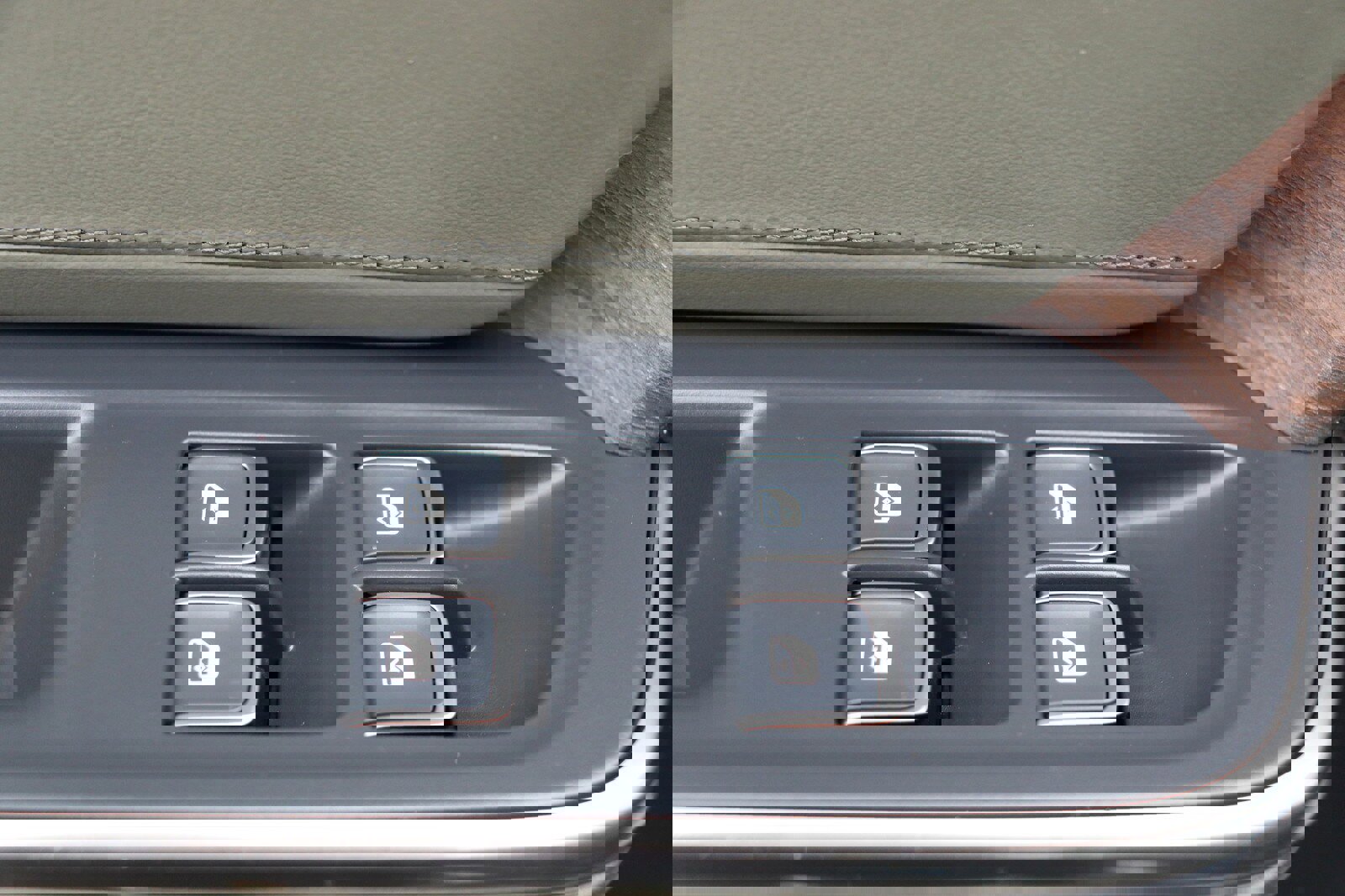 Used 2023 Rivian R1S Adventure image 26