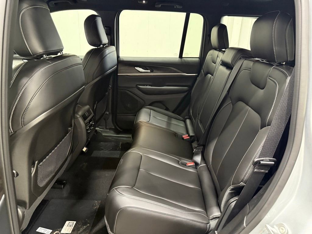 New 2025 Jeep Grand Cherokee Limited image 17