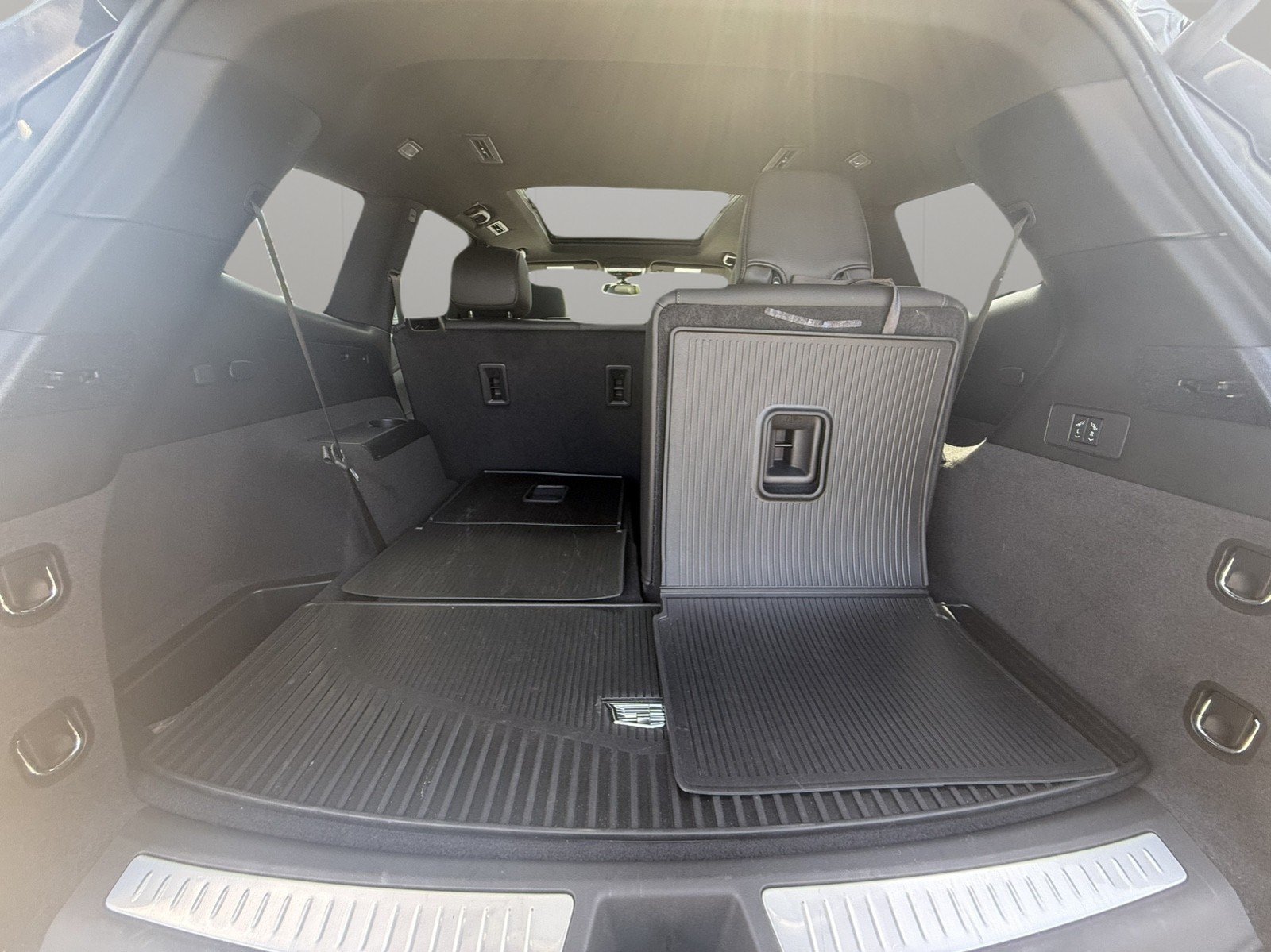 Used 2025 Cadillac XT6 Luxury w/ LPO, Floor Liner Package AWD/4WD image 35