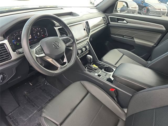 Used 2023 Volkswagen Atlas Cross Sport SE w/ Panoramic Sunroof Package FWD image 16
