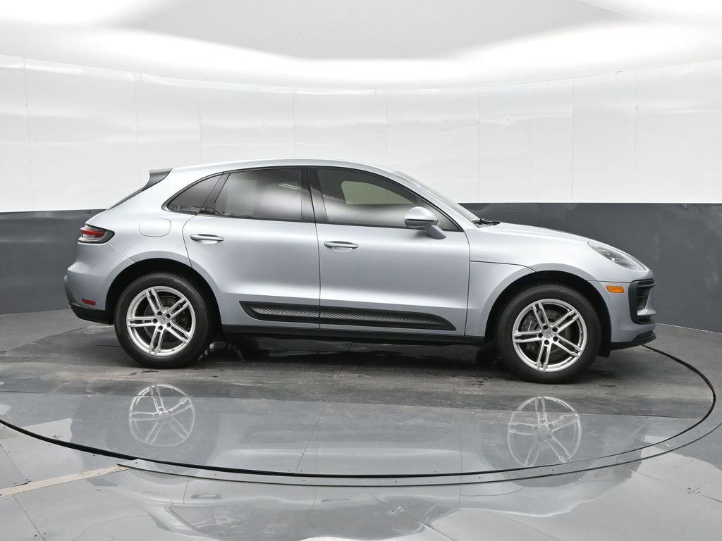 Certified 2022 Porsche Macan image 10