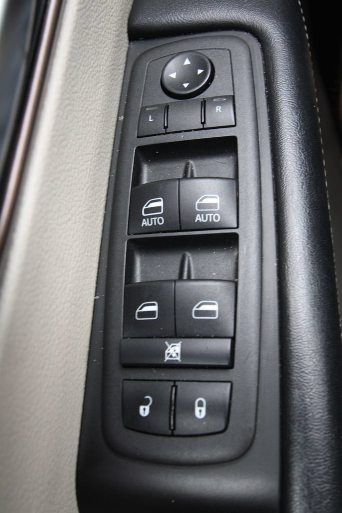 Used 2022 Chrysler Voyager LX FWD image 24