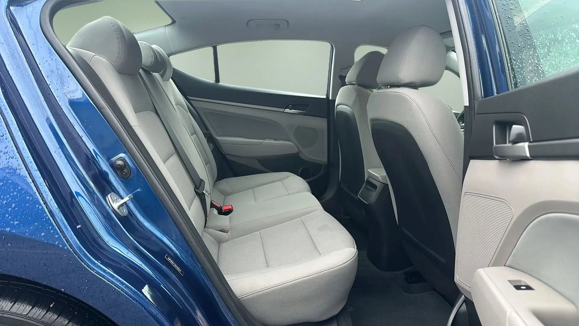 Used 2017 Hyundai Elantra SE image 33