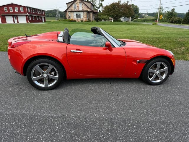 Used 2008 Pontiac Solstice Convertible w/ Premium Package RWD image 10