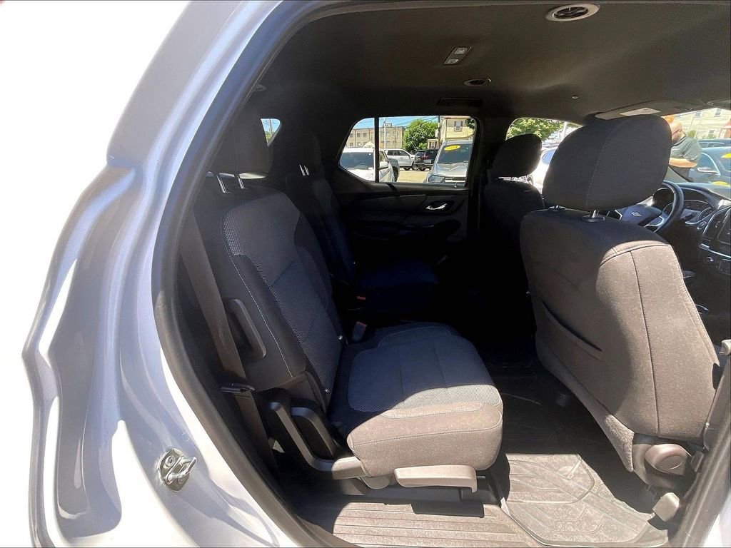 Used 2023 Chevrolet Traverse LT w/ LPO, Floor Liner Package AWD/4WD image 16