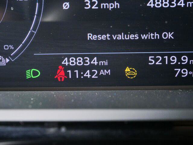 Used 2023 Audi e-tron Premium Plus w/ Premium Plus Package AWD/4WD image 12