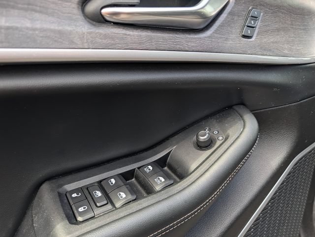 Used 2022 Jeep Grand Cherokee L Limited AWD/4WD image 14