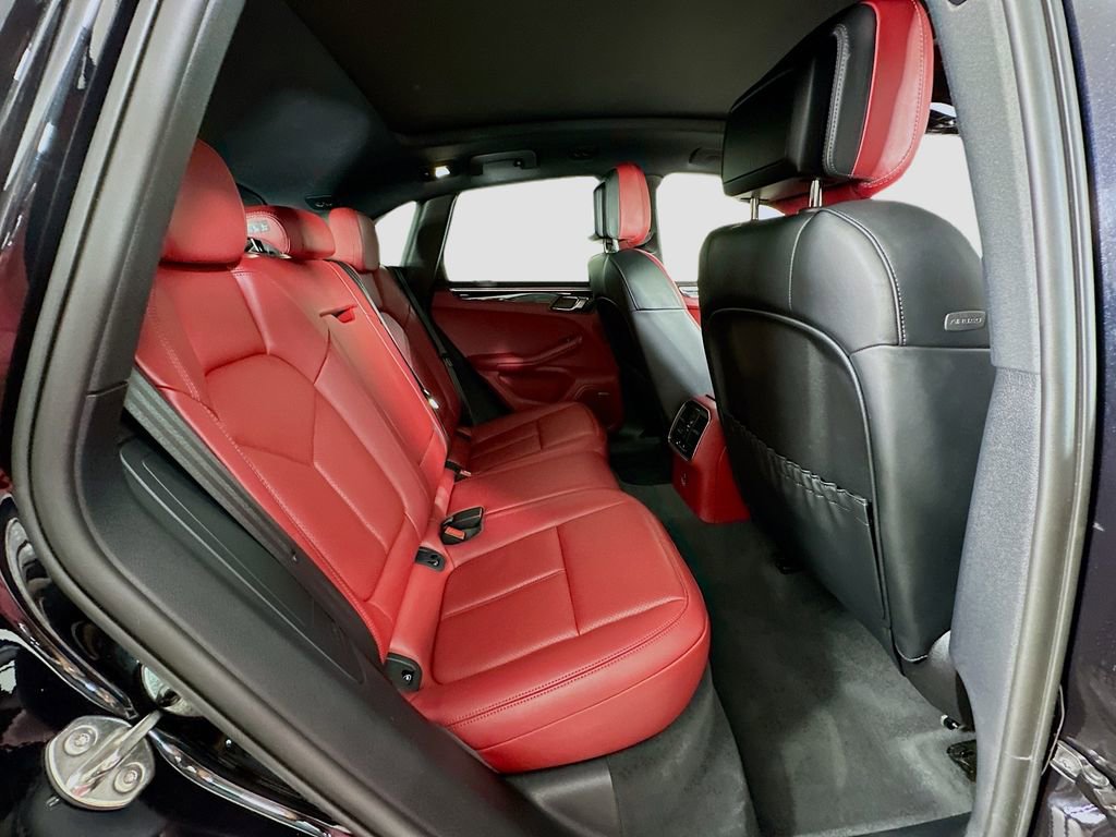 Used 2024 Porsche Macan AWD/4WD image 30