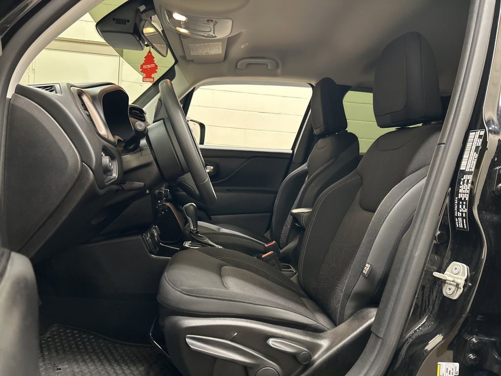 Used 2023 Jeep Renegade Latitude image 7