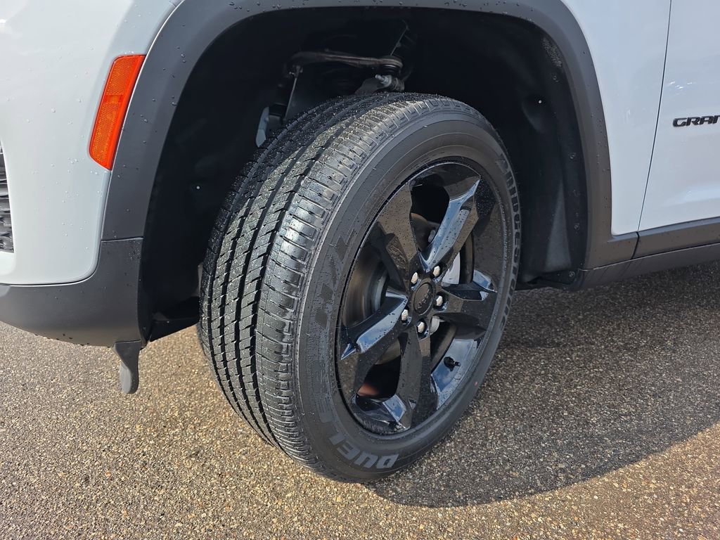 New 2025 Jeep Grand Cherokee Altitude image 31