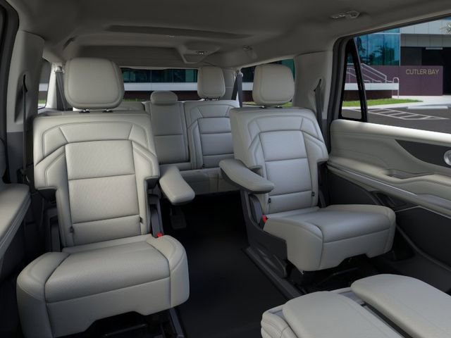 New 2026 Lincoln Navigator L Premier AWD/4WD image 11