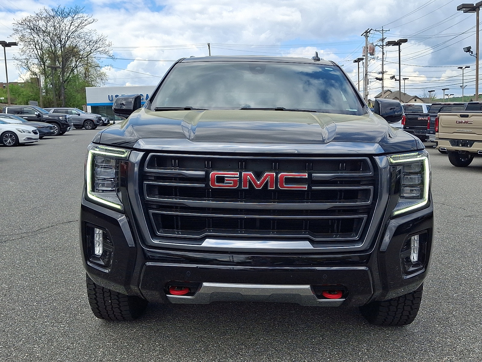Used 2022 GMC Yukon XL AT4 image 2
