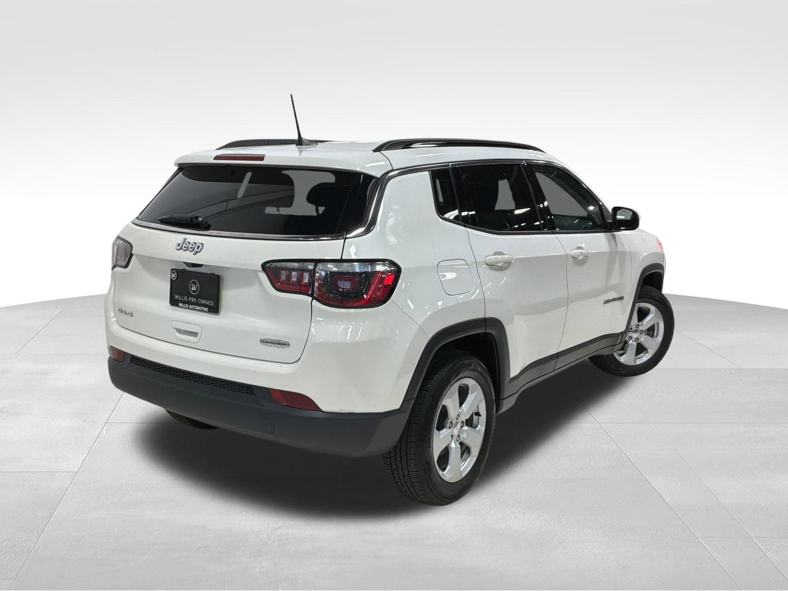 Used 2018 Jeep Compass Latitude w/ Popular Equipment Group AWD/4WD image 5