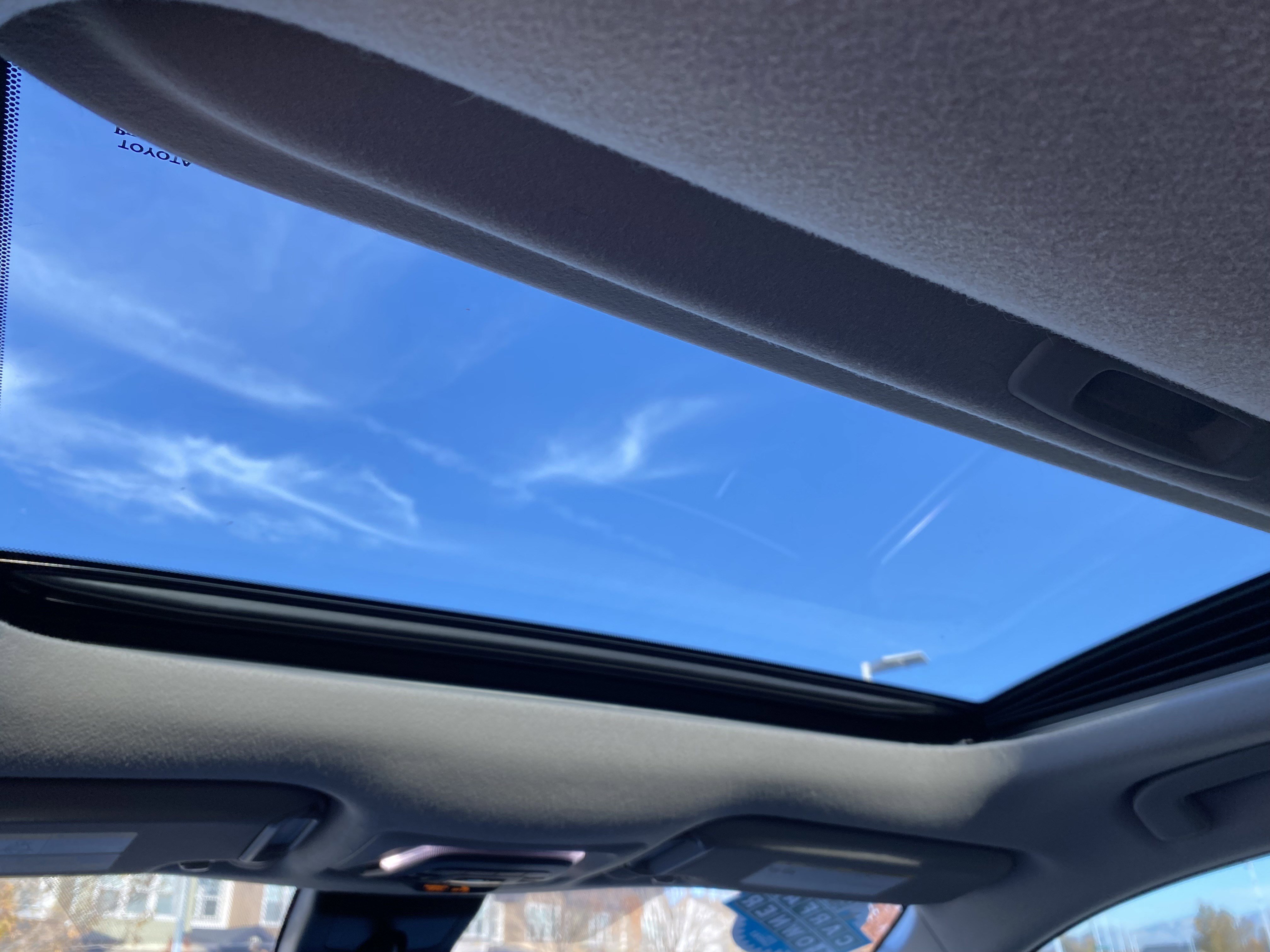 Used 2022 Toyota Corolla Cross XLE image 37