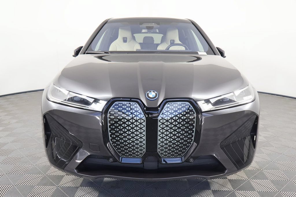 Used 2024 BMW iX xDrive50 w/ Premium Package AWD/4WD image 2