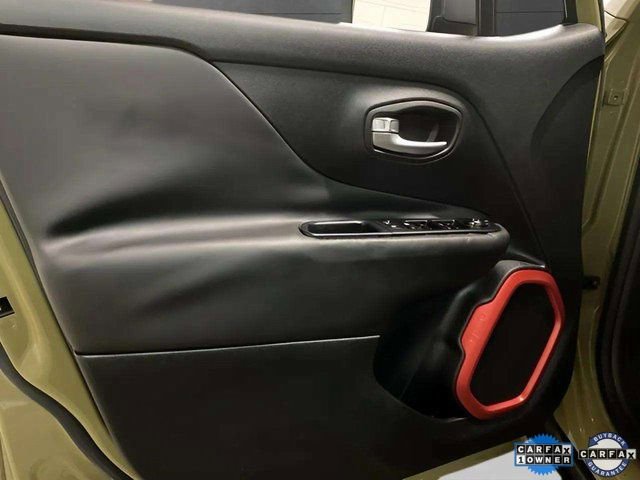 Used 2015 Jeep Renegade Trailhawk w/ Premium Leather Group image 15