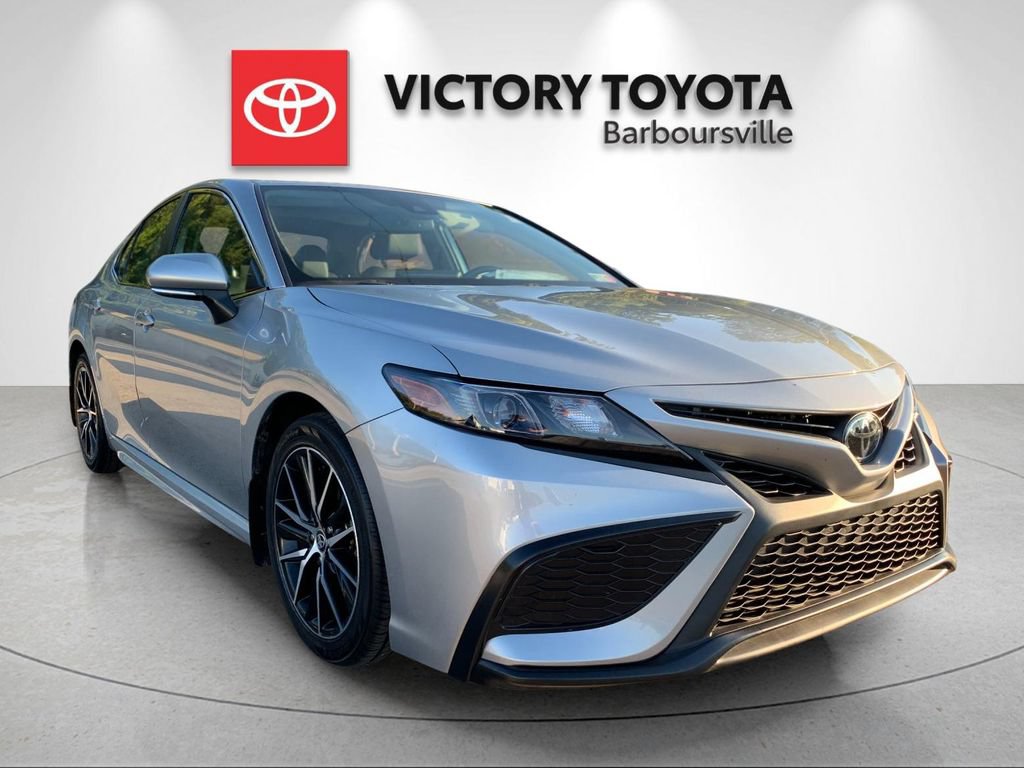 Used 2023 Toyota Camry SE w/ Cold Weather Package FWD image 5