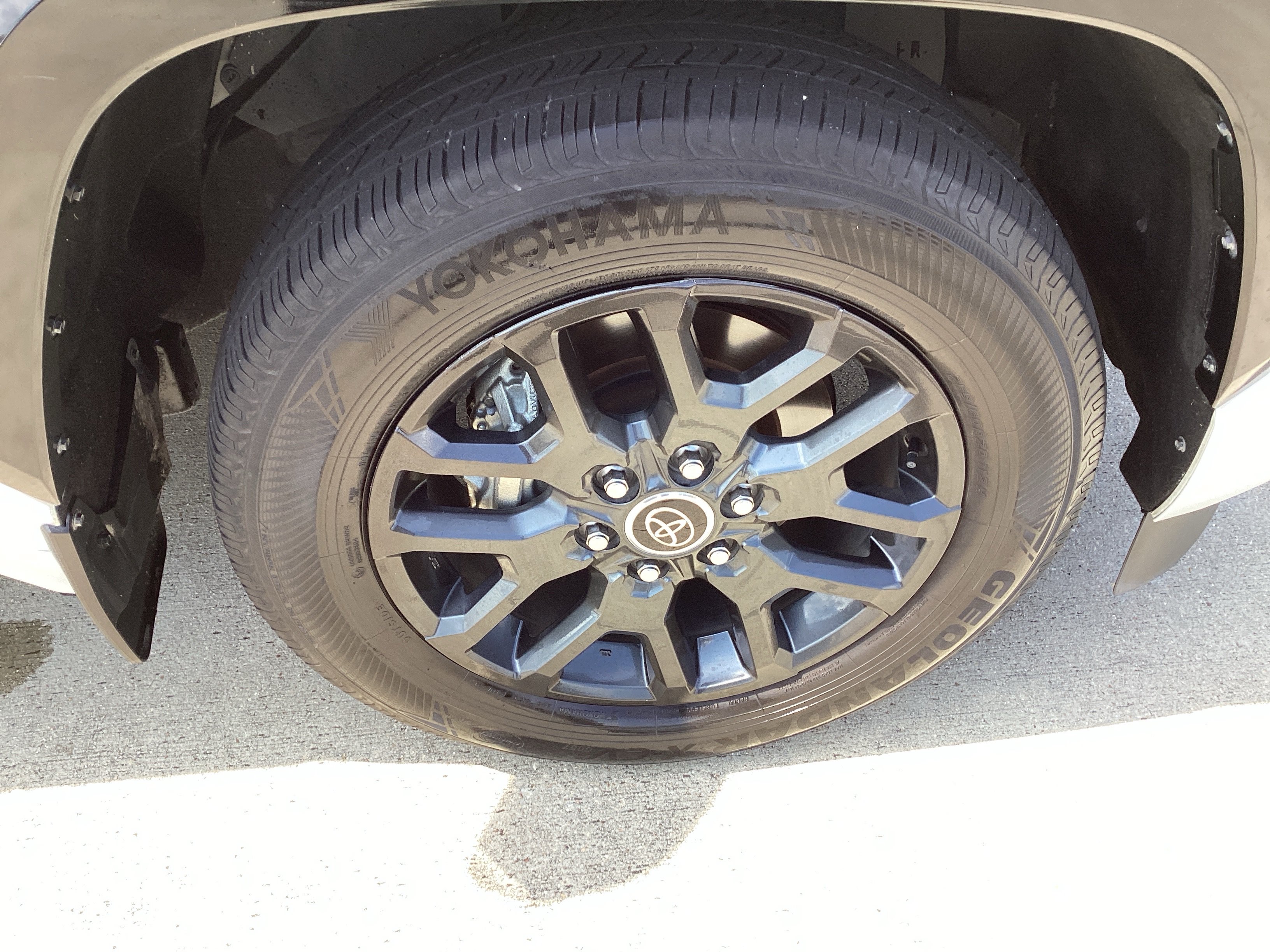 Used 2023 Toyota Sequoia Platinum AWD/4WD image 9