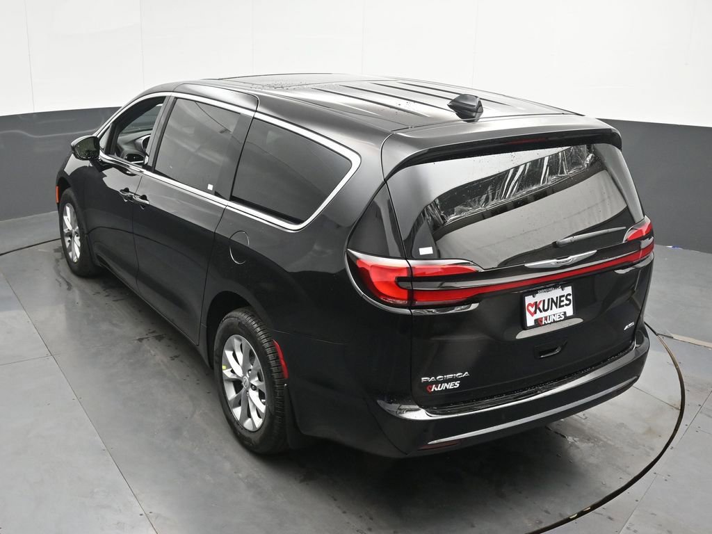 New 2026 Chrysler Pacifica Select image 38