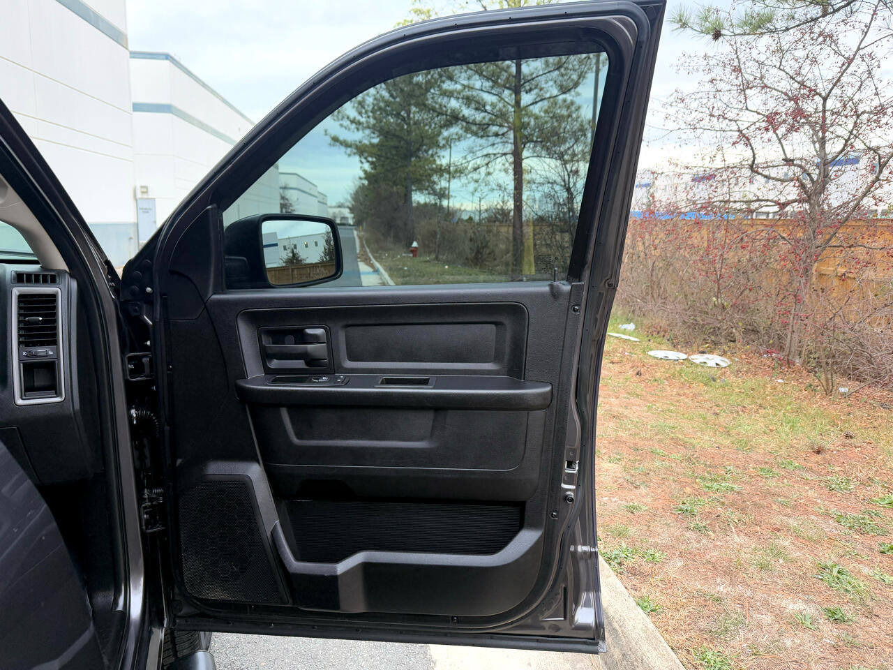 Used 2015 RAM 1500 Express image 21