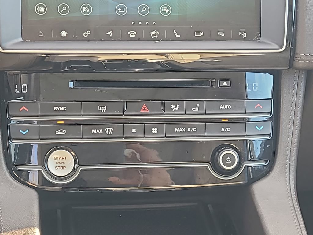 Used 2020 Jaguar F-PACE Prestige image 23