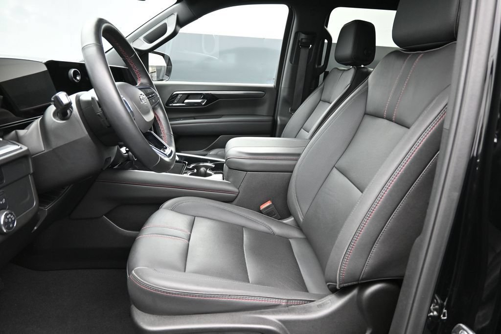 Used 2025 Chevrolet Suburban RST w/ Comfort Package AWD/4WD image 18