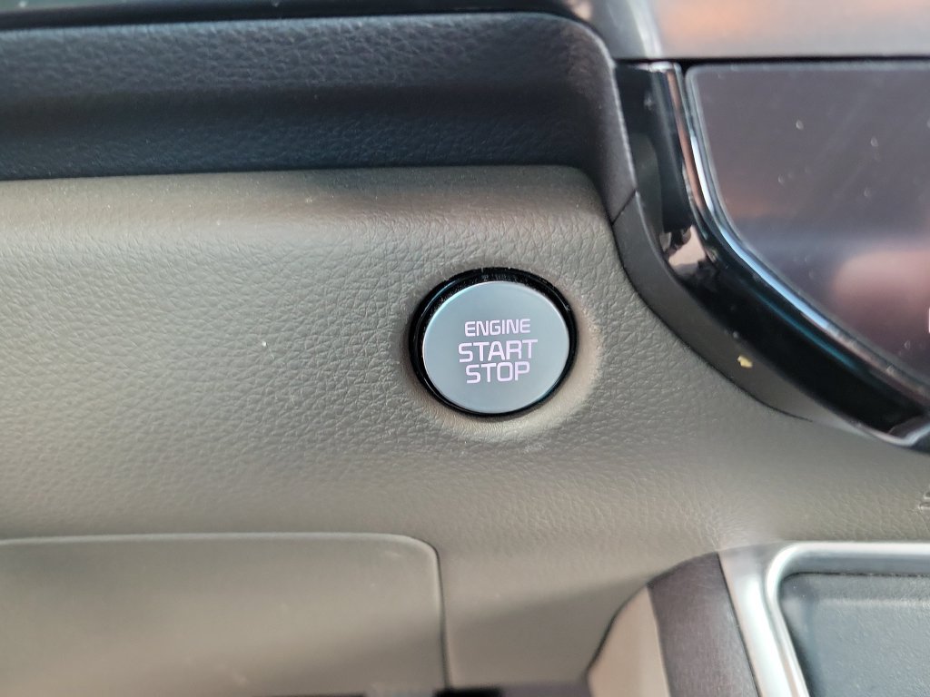 Used 2025 Kia Carnival FWD image 22