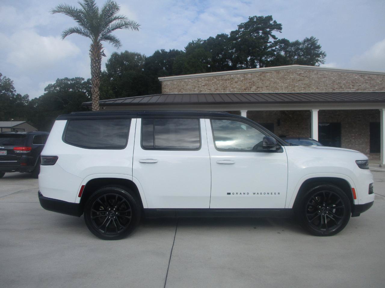 Used 2024 Jeep Grand Wagoneer Series II Obsidian w/ Quick Order Packagew 28T AWD/4WD image 1