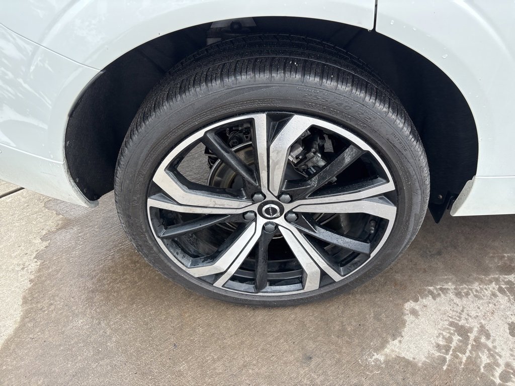 Certified 2024 Volvo XC60 B5 Ultimate w/ Protection Package Premier image 13