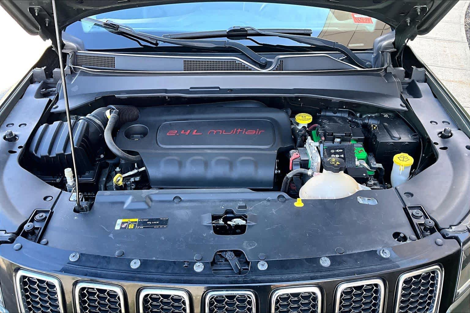 Used 2018 Jeep Compass Latitude AWD/4WD image 30