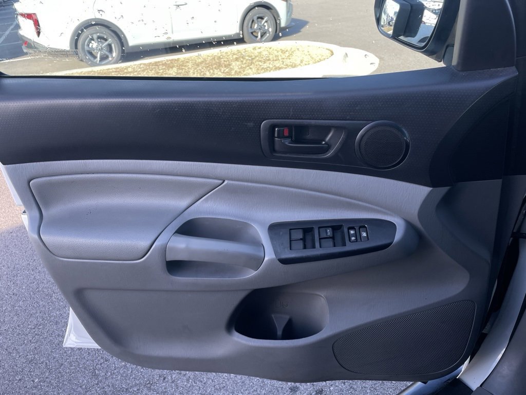 Used 2014 Toyota Tacoma PreRunner image 17