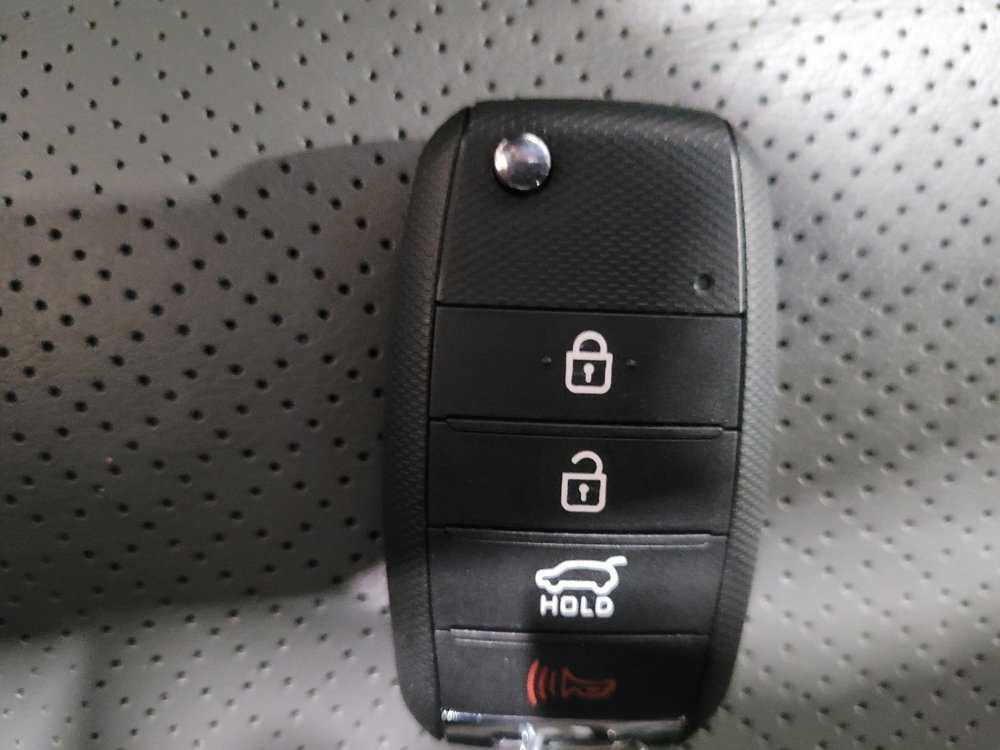 Used 2016 Kia Sorento EX image 32