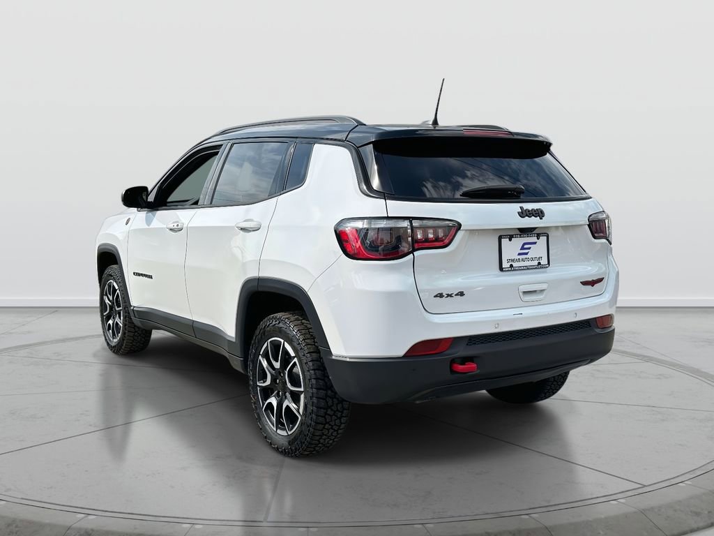 Used 2024 Jeep Compass Trailhawk image 5